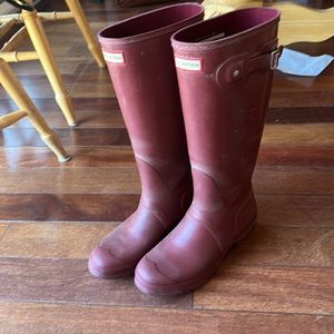 Woman’s size 11 tall maroon Hunter boots